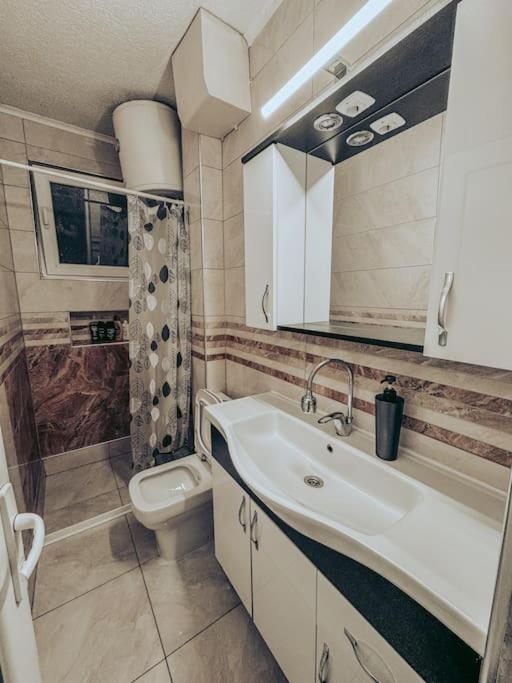 City Center Apartment Gjakova Exteriör bild